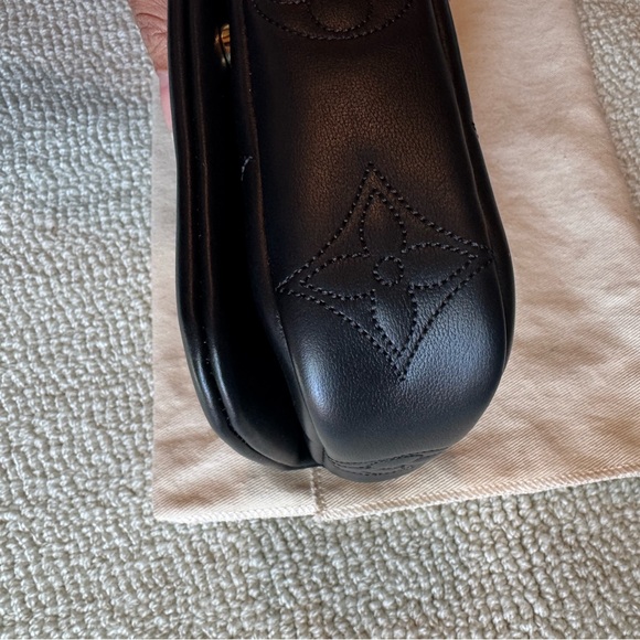 Louis Vuitton Bubblegram Black Clutch with Gold Chain - Picture 9 of 9